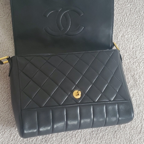 SOLD Chanel vintage black shoulder bag - Picture 6 of 16